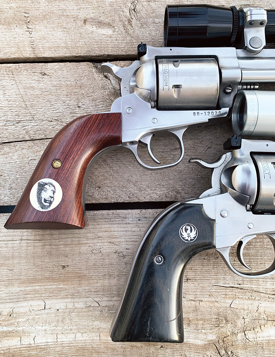 A side-by-side comparison of Super Blackhawk and Bisley Hunter grip frames.